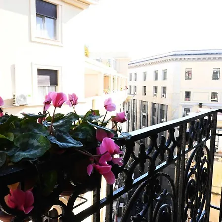 Ta-49 Bed E Breakfast نابولي