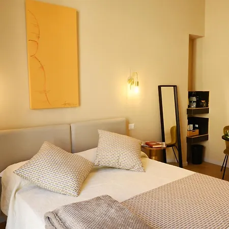Ta-49 Bed E Breakfast * Neapol