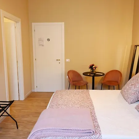 Alojamento de Acomodação e Pequeno-almoço Ta-49 Bed E Breakfast Nápoles